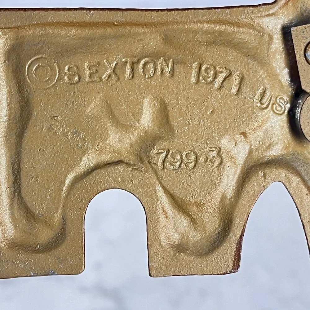 Vintage 1971 Gold Wall Skeleton Keys - Elegant Home Wall Decor